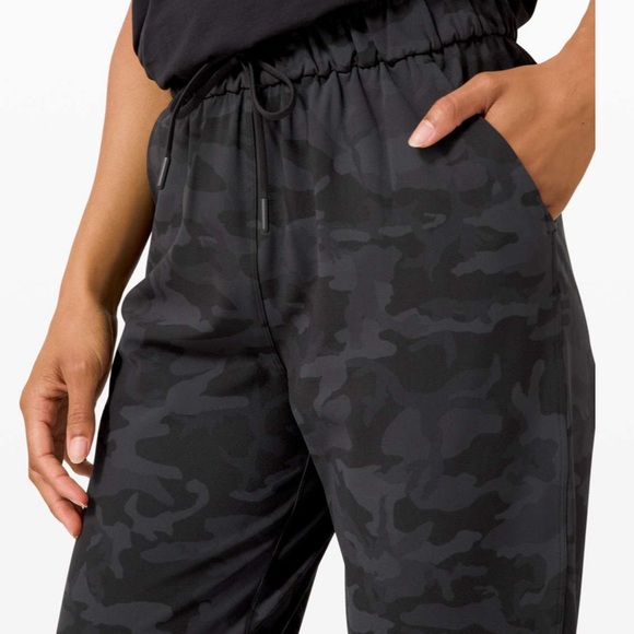 Lululemon Keep Moving Pant 7/8 High Rise in Camo Multi Grey Size 2 - Picture 3 of 9